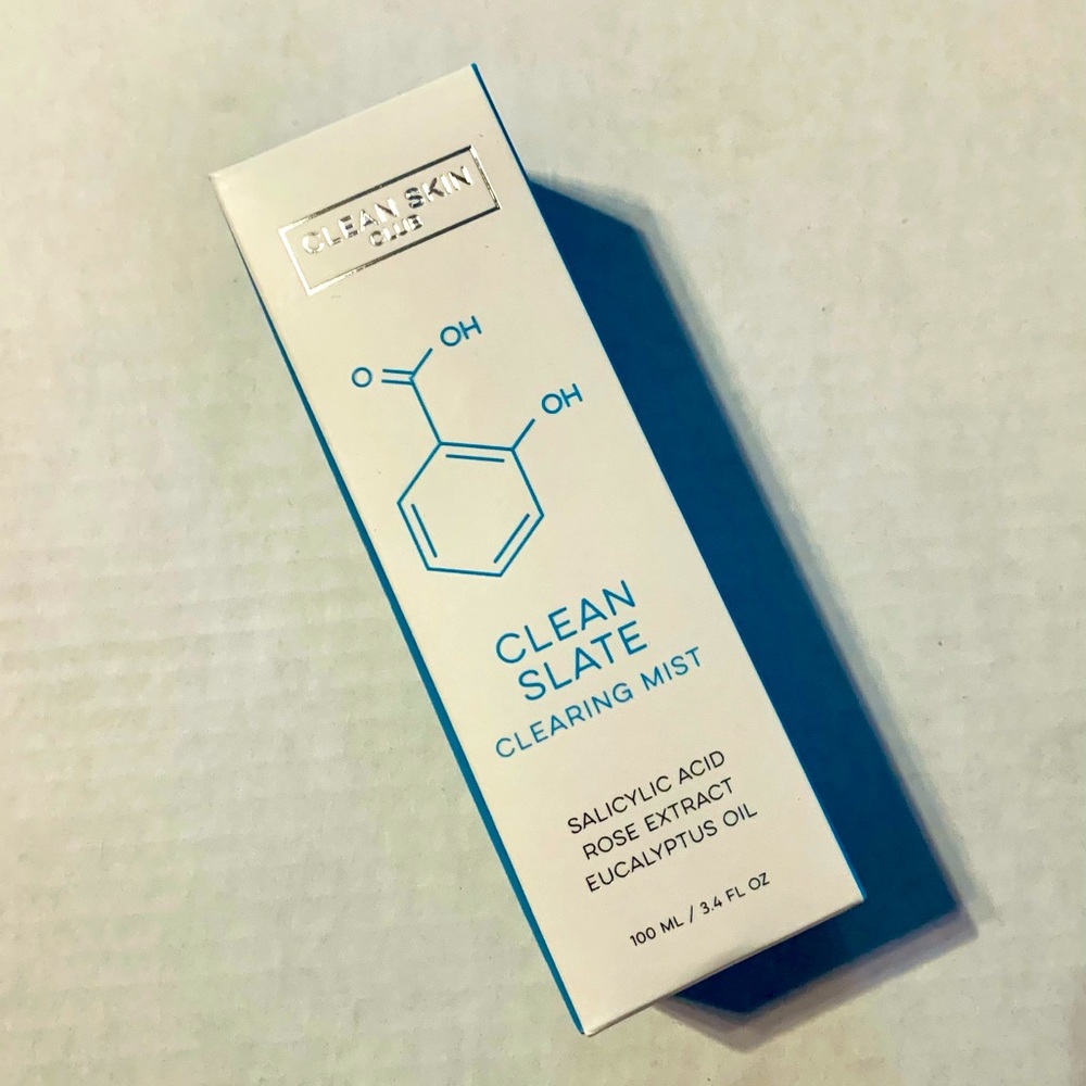 Unopened clean skin club clearing skin mist!